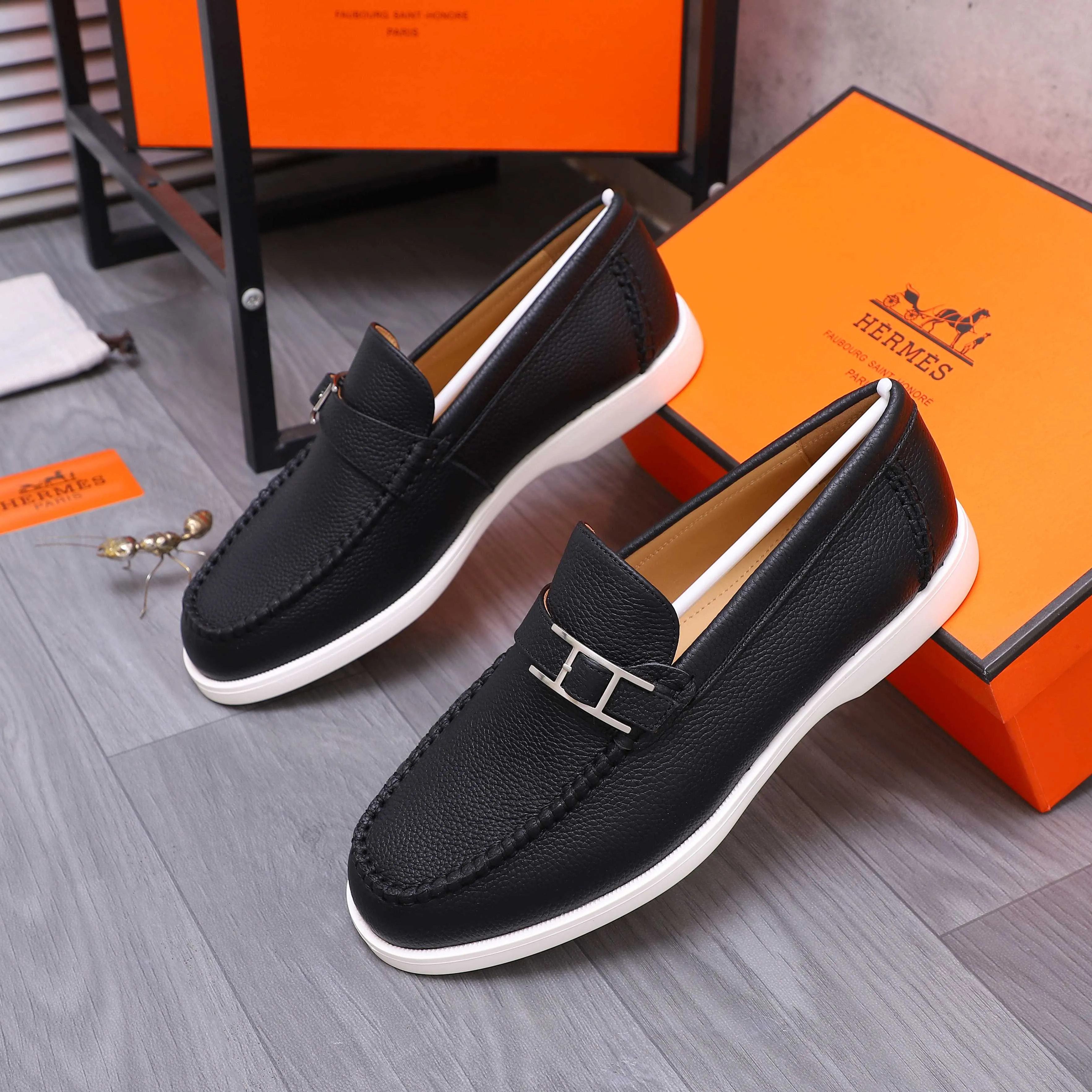 Men's shoes 💰p560 Product trademark: HERMES "Hermes" casual slip-on men's shoes. Regular size: 38-46 (45.46 is custom-made and non-returnable) Product materials: Selected pebbled cowhide upper, cowhide lining, original foam rubber ultra-light sole